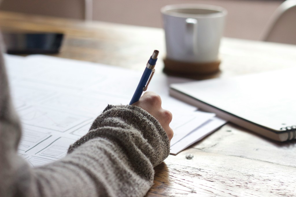 A girl using blank paper to take notes. 