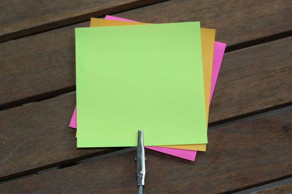 Post-it notes a paramedic could use to give information to a patient during a call. 
